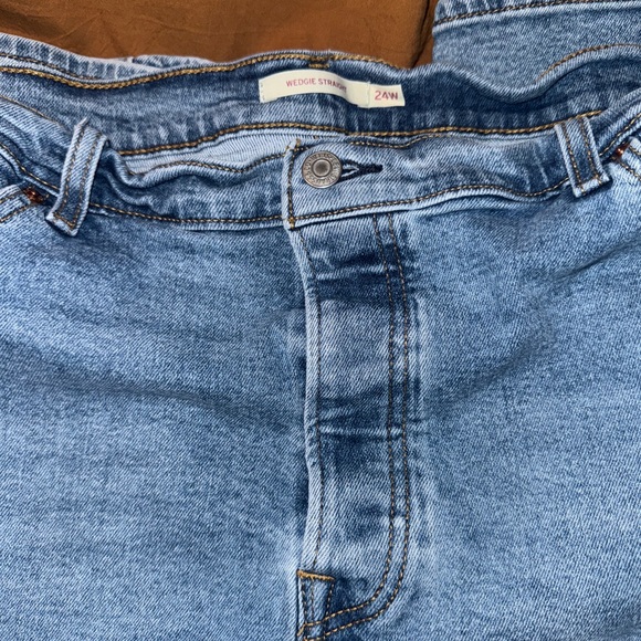 Plus Size Levi’s Jeans - Picture 3 of 4